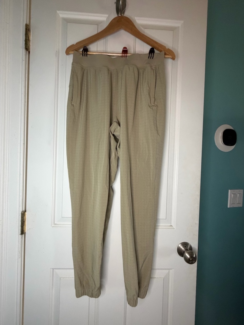 Lululemon Size 8 Perforated Ventilated Joggers Beige Athleisure Lounge Pants
